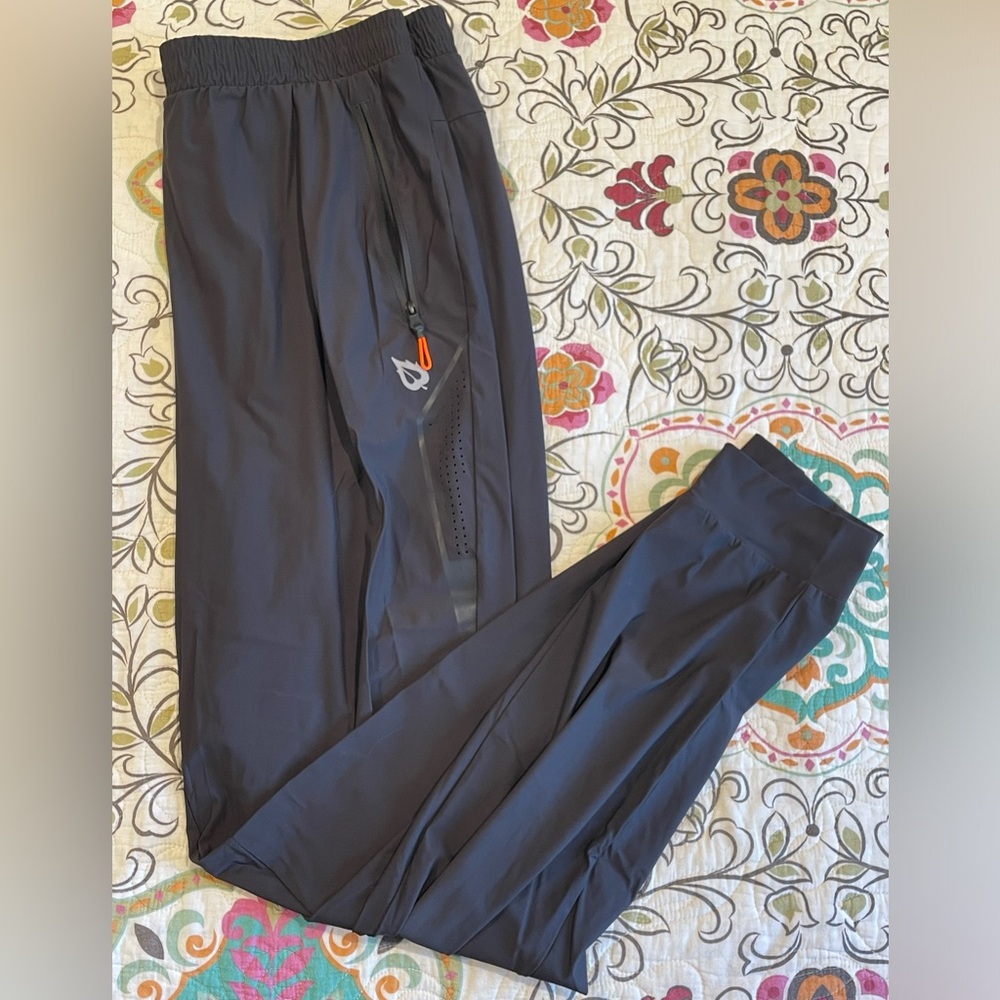 Lightweight joggers